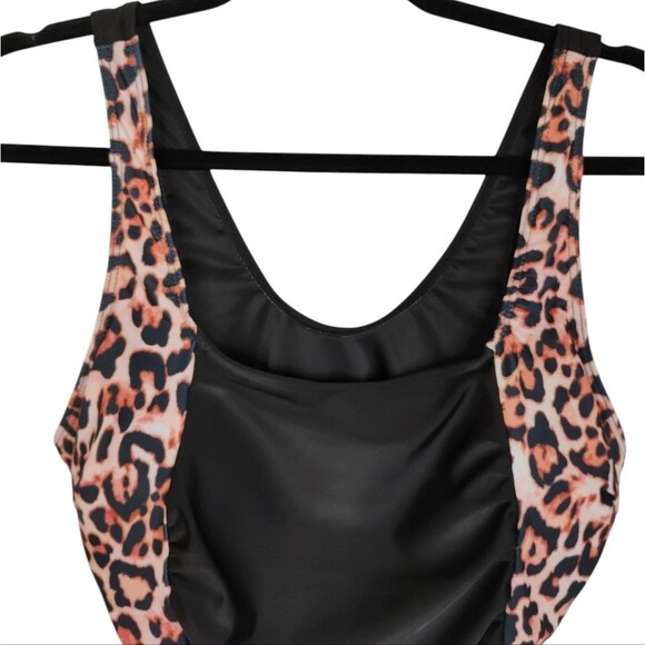 Leopard Print One Piece Swimsuit size Large Built-in Bra with removable Pads - Picture 4 of 16